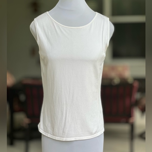 Victor Costa Tops - Victror Costa White Sleeveless Top Medium Med